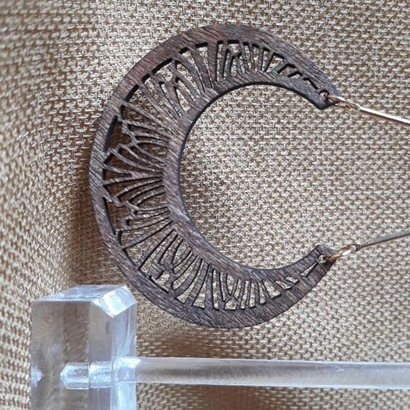 *2 for $15* Wood Mandala Scoop drop earrings - Picture 4 of 6
